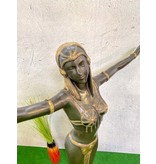 Selena – Sinnliche Frauenskulptur aus Bronze