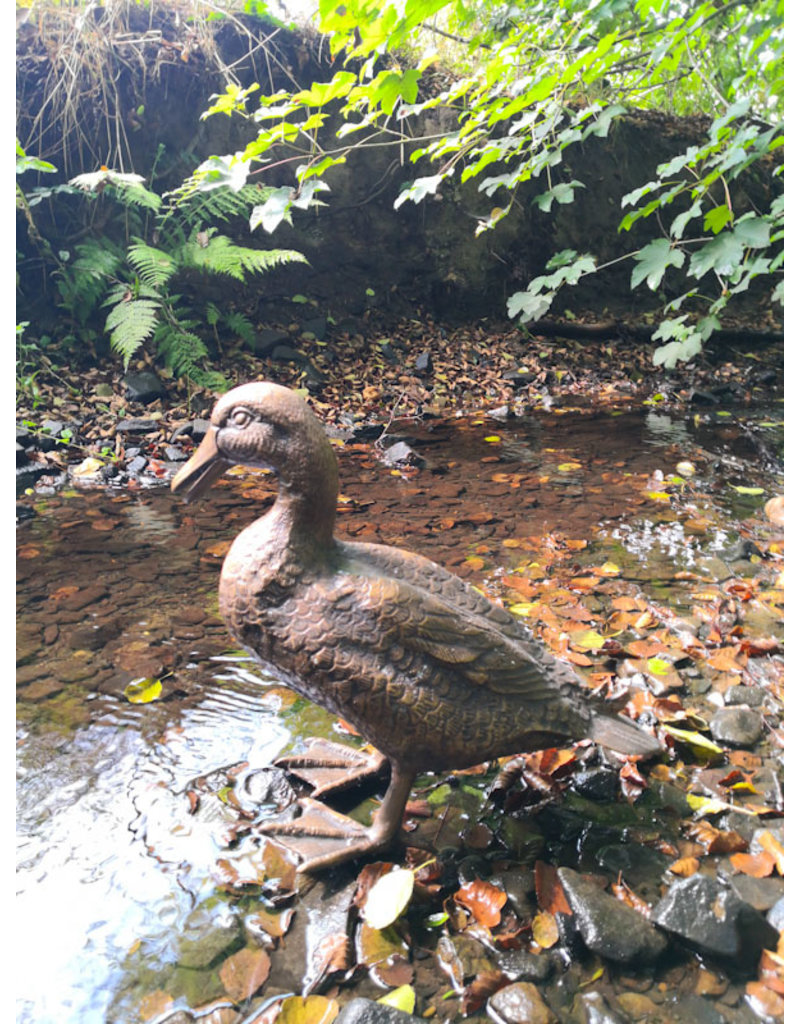 Kayu – Lebensgroße Skulptur einer Ente