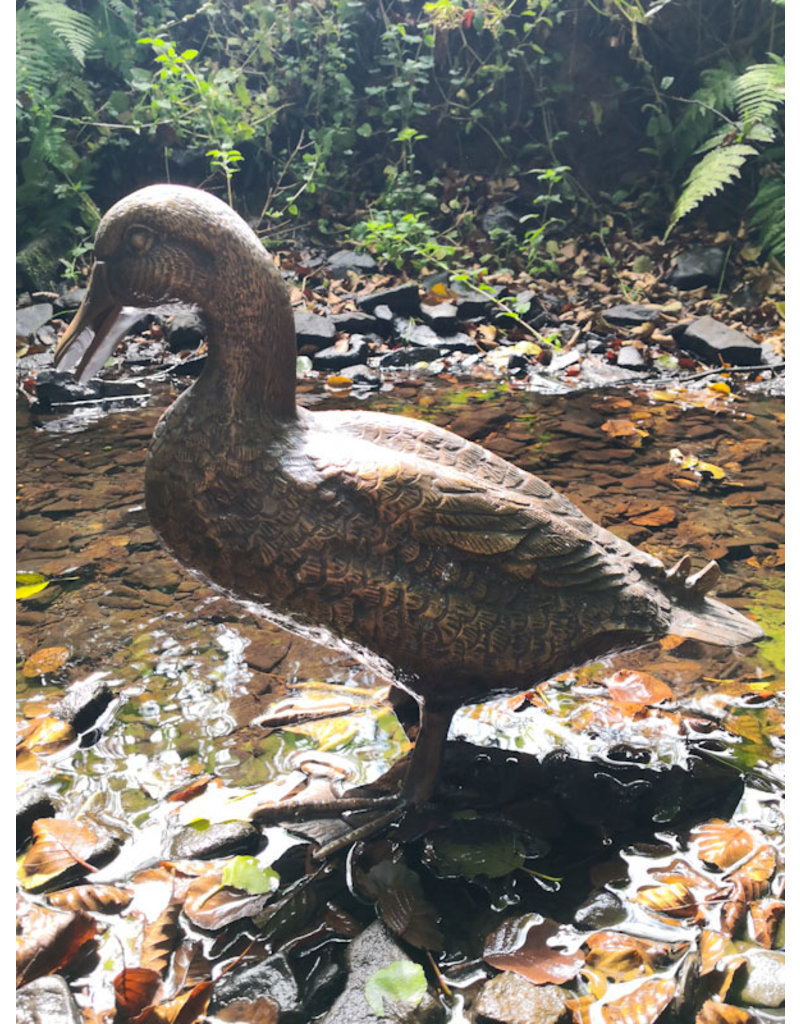 Kayu – Lebensgroße Skulptur einer Ente