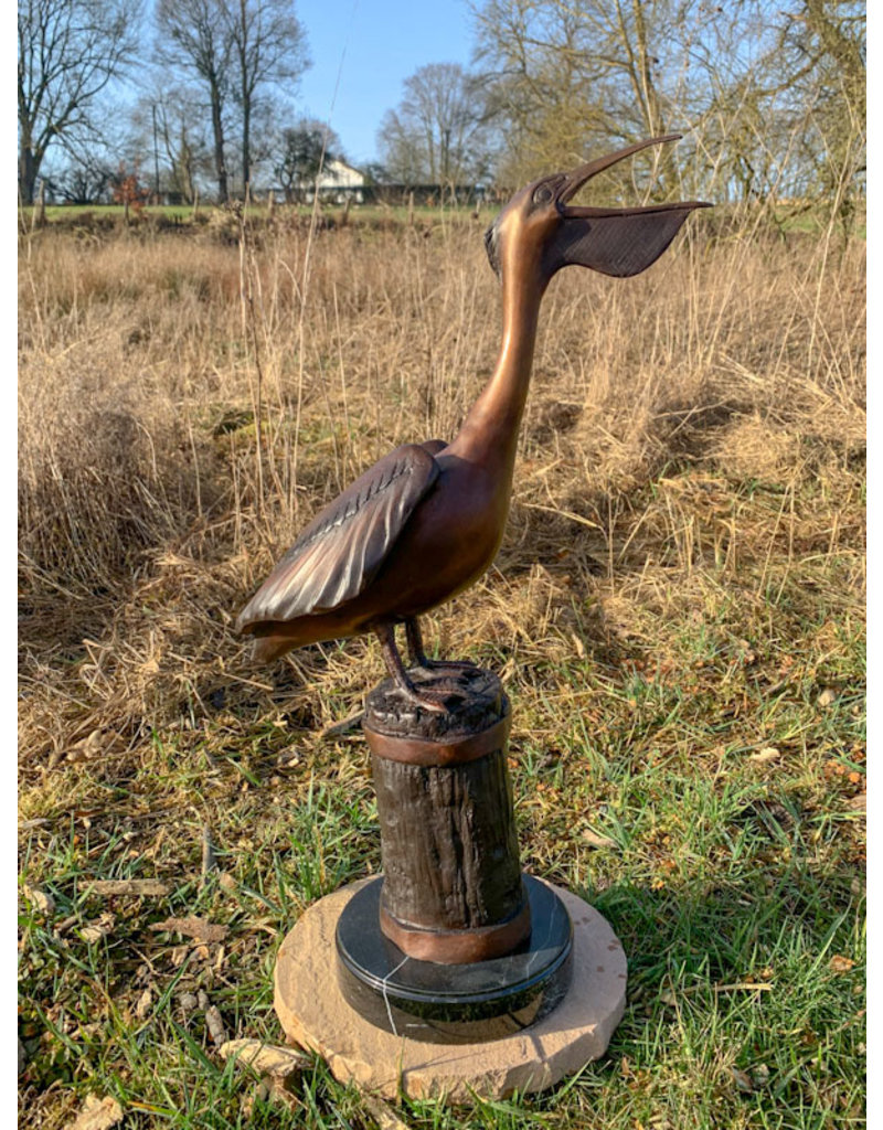 Petit Pelecanus – Skulptur eines Pelikans