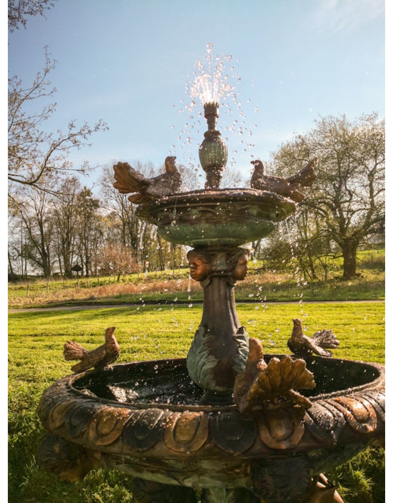Columba – Großer Springbrunnen aus Bronze