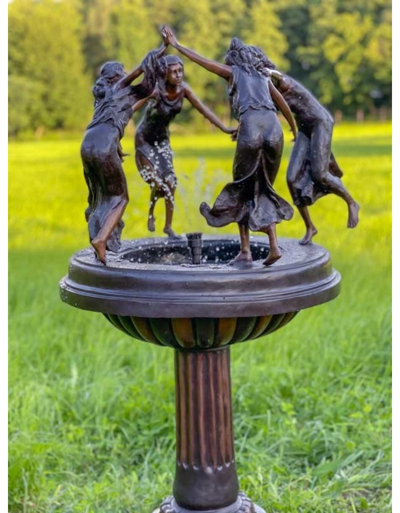 Carmina II – Bronze Springbrunnen tanzende Frauen