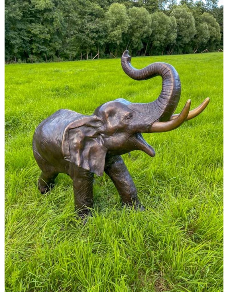 Bronze Makarie – Skulptur eines jungen Elefanten