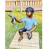 Ludwig – Junge mit Frosch Bronzefigur