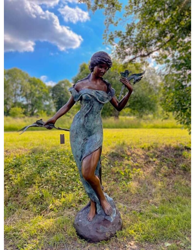 Veronika – Sinnliche Frauenskulptur Bronze