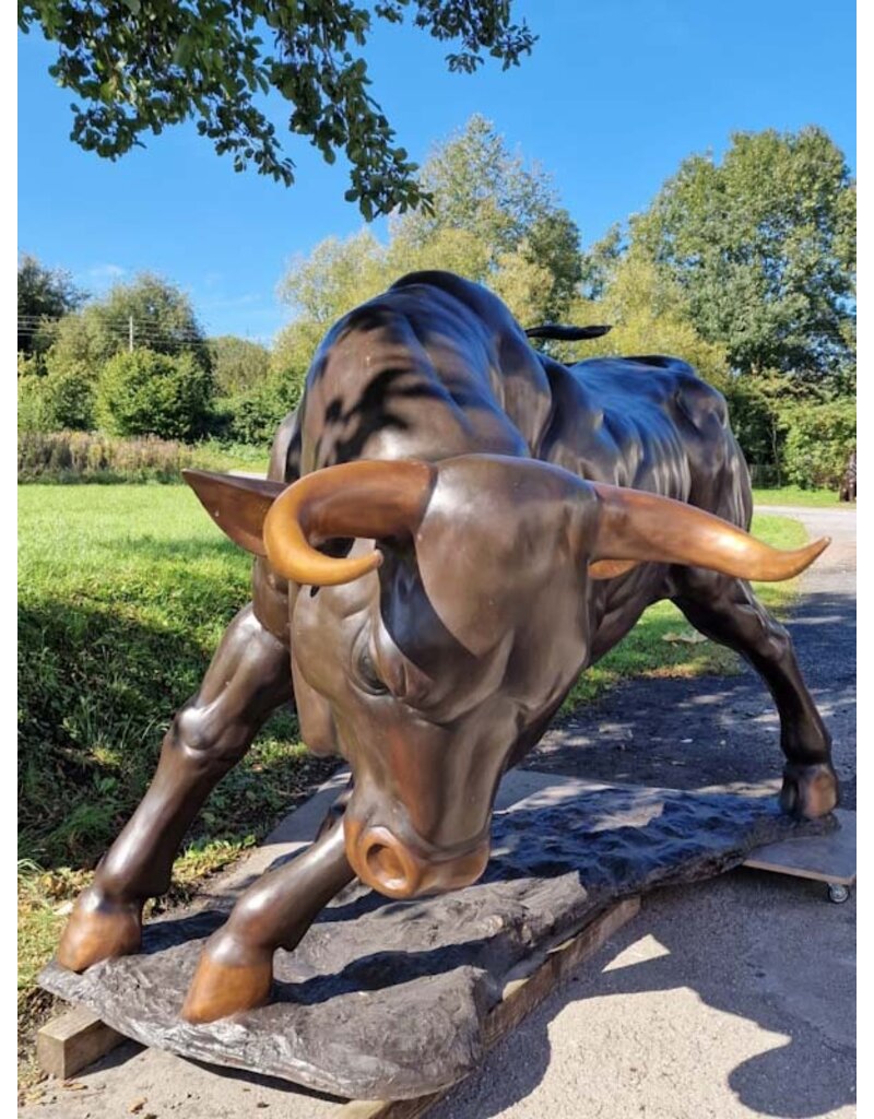 Taurus Magna – Riesiger Stier aus Bronze