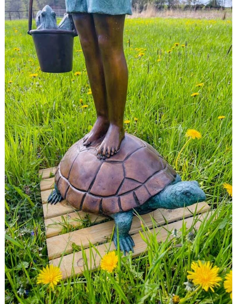Heinrich – Junge auf Schildkröte Bronze