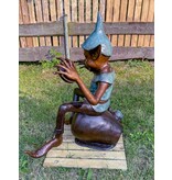 Lutin – Kobold Bronzefigur auf Vase