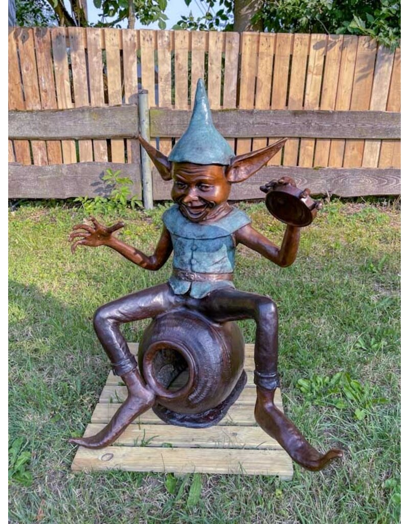 Lutin – Kobold Bronzefigur auf Vase