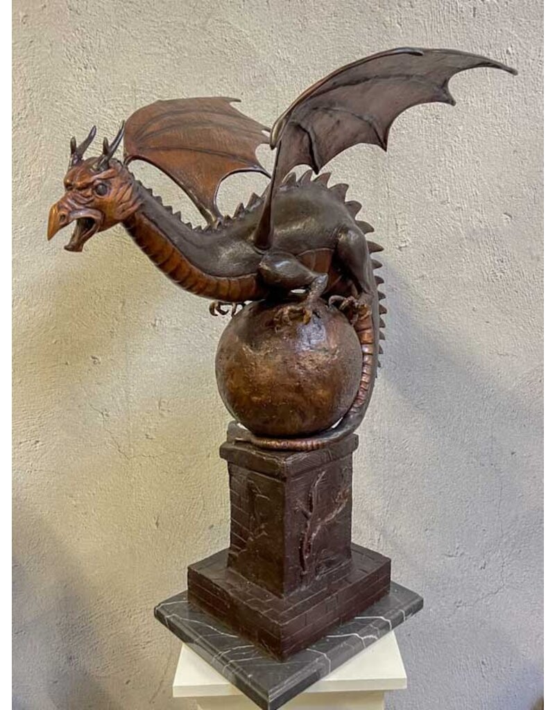 Elliot – Drache auf Kugel Bronzefigur