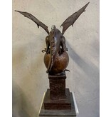 Elliot – Drache auf Kugel Bronzefigur