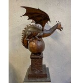 Elliot – Drache auf Kugel Bronzefigur