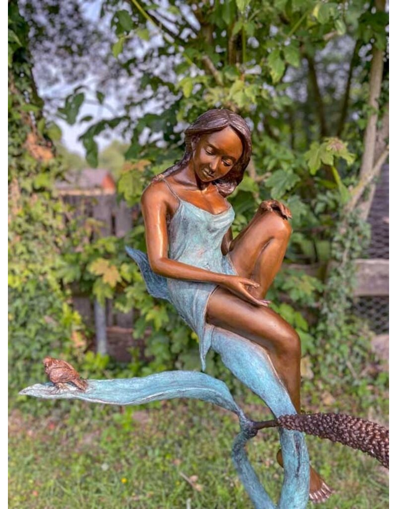 Eva – Frau auf Blume Skulptur