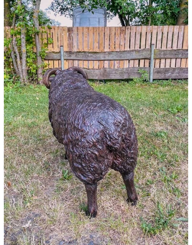 Hugo – Schafbock Bronzefigur