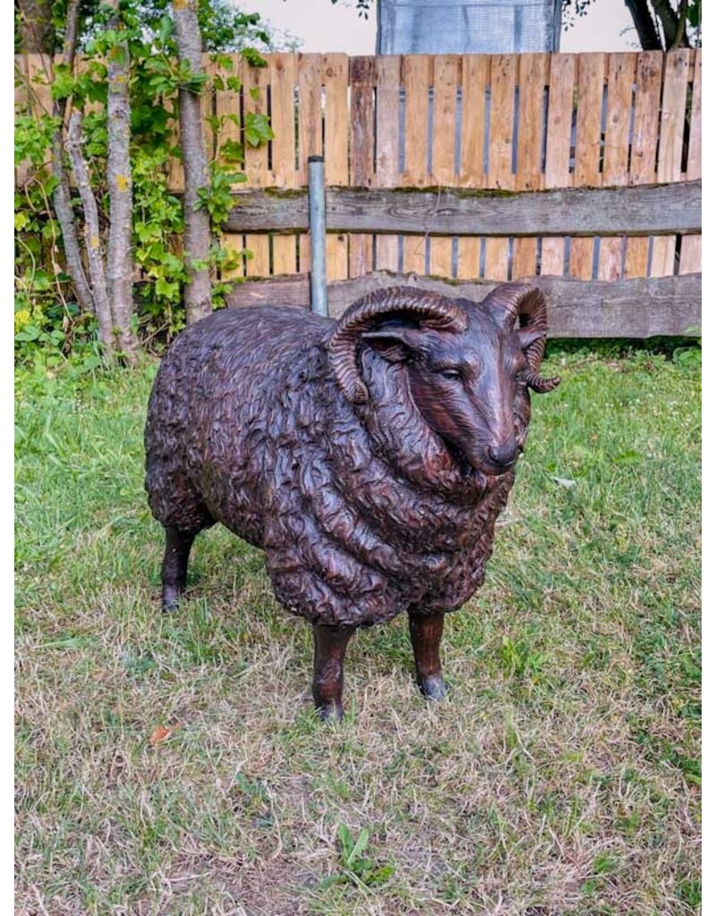 Hugo – Schafbock Bronzefigur