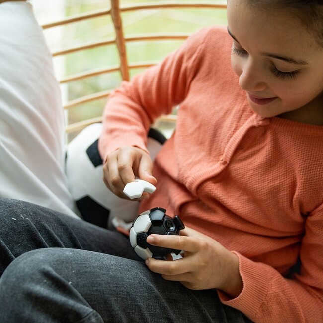 SmartGames IQ spel - Plug & play puzzler - Voetbal - 6+