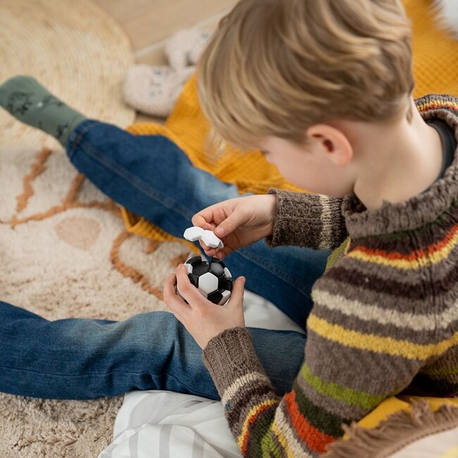 SmartGames Plug & play puzzler - Voetbal - IQ spel - 6+