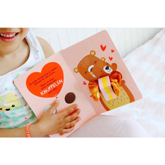 ImageGroup Boek - Knuffel me - Kleine lama - Met vingerpopfunctie