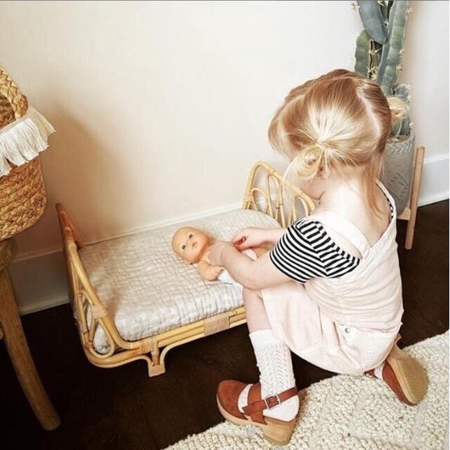 Harlekijn Poppenbed - Rotan - Inclusief matrasje***