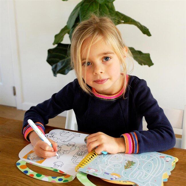 Kleuren met water - Vier seizoenen - Met spelletjes & stickers