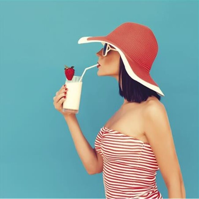Kaart - Vrouw met rode hoed & milkshake - Galleria - VB0.3083