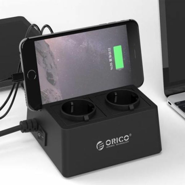 Orico Steckdosenleiste mit 5 USB-Ladeanschlüssen und 2 Buchsen - Tablet / Smartphone Standard - 2500W - Inkl. Ein / Aus-Schalter und Überspannungsschutz - Schwarz