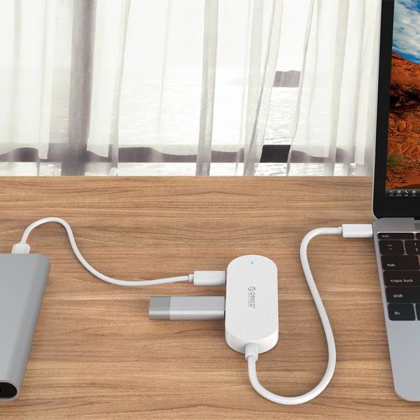 Orico Typ C-Hub mit 3 USB-A-Anschlüssen und 1x USB-C-Anschluss - Integriertes 30-cm-Kabel - LED-Anzeige - Weiß