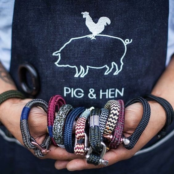 PIG AND HEN IN ROERMOND