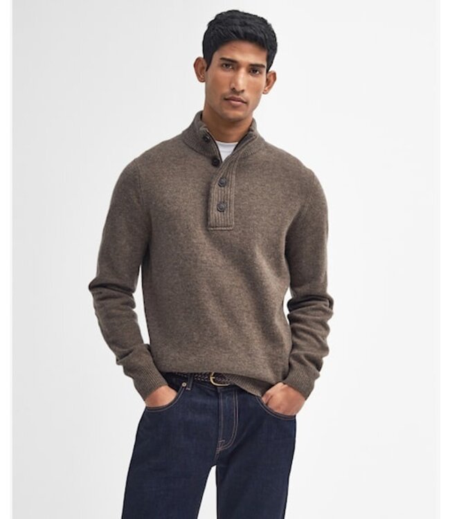 Barbour trui essential patch half zip bruin mkn0585