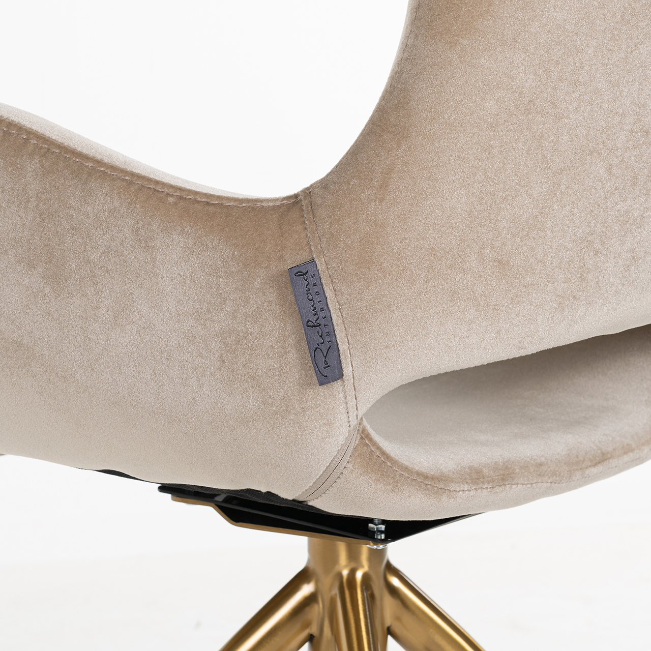 Stoel Sierra Sand Velvet / Brushed Gold (Genova 904 Sand)