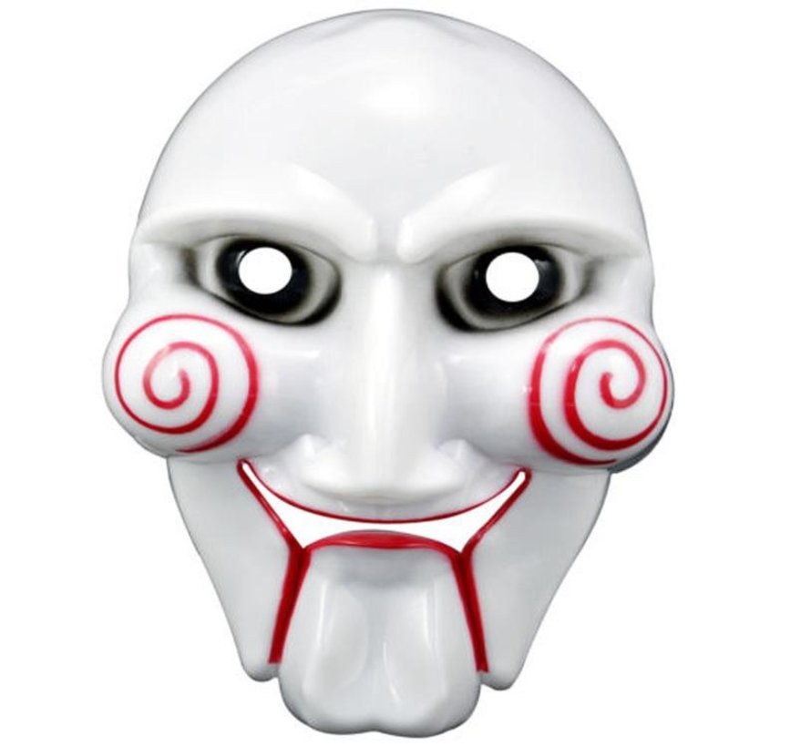 Ce masque de tueur psychopathe est en plastique blanc. Il représente un effrayant visage avec des spirales rouges imprimées sur les joues.  Ce masque possède des ouvertures au niveau des yeux et de la bouche pour plus de confort.  Il est rattaché à une ca