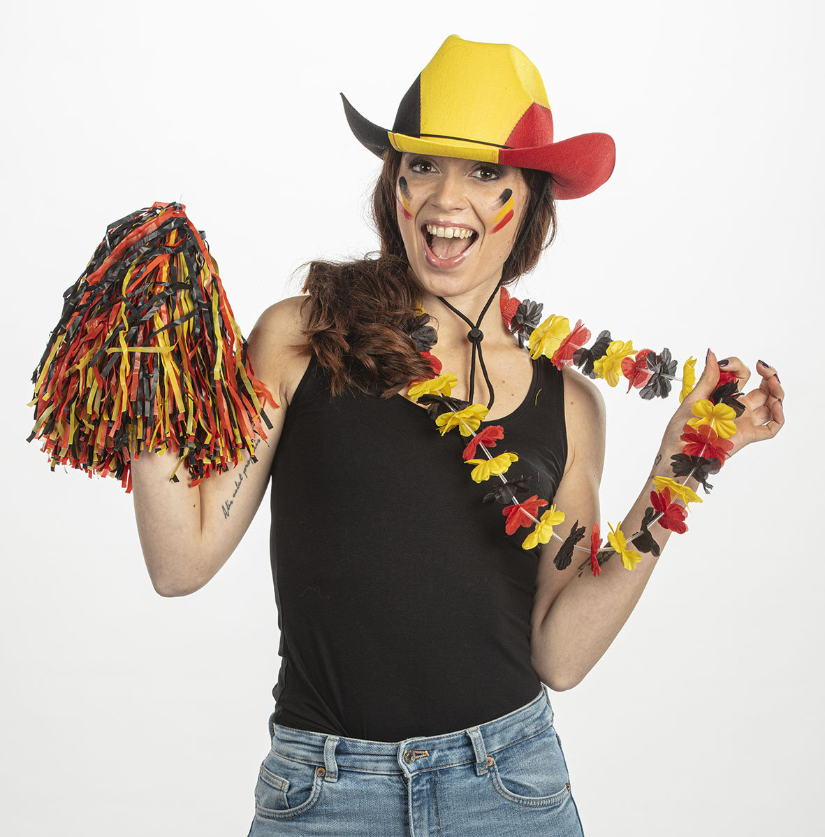 Partyline Hawaii Garland Belgium - Hawaii garland in three colours red, yellow and black