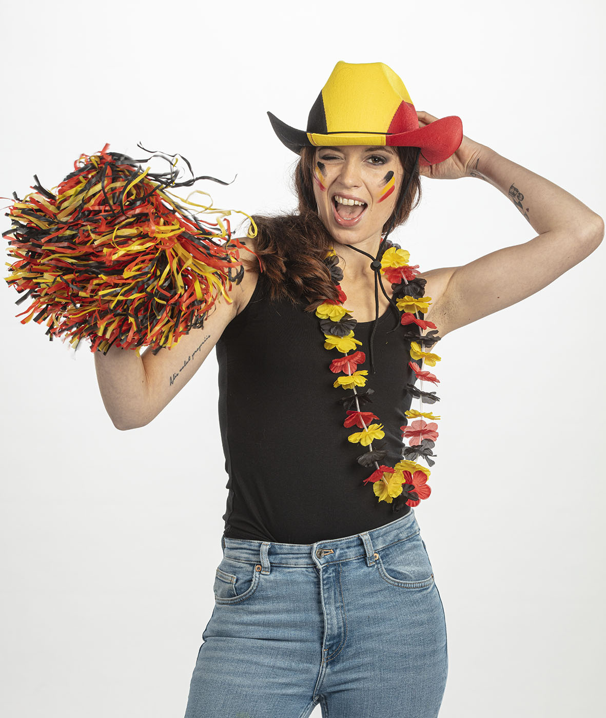 Partyline Hawaii Garland Belgium - Hawaii garland in three colours red, yellow and black