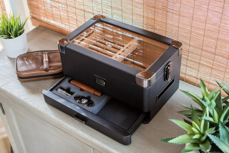 Klaro Military Humidor Black Edition mit Glasdeckel für 50–100 Zigarren