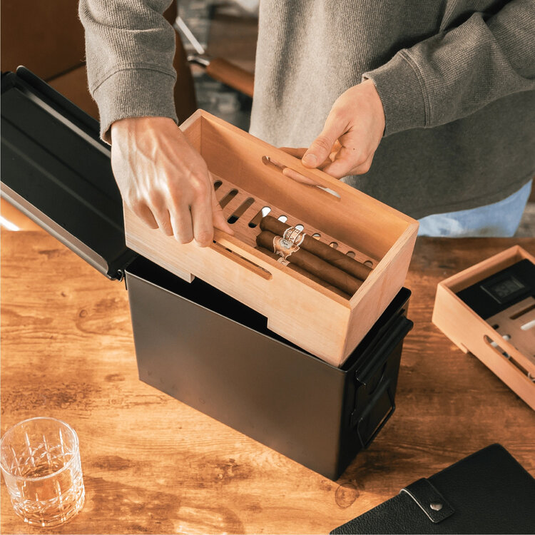 Klaro Smoke Can Humidor, 50 Cal, Schwarz/50 Zigarren