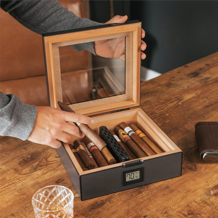 Klaro  MAG Humidor, Carbon-Oberfläche 20-30 Zigarren