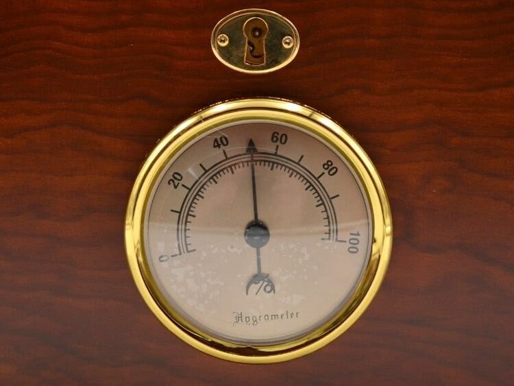 Angelo Zigarrenhumidor Zedernholz Braun mit Glasdeckel, 2 Ebenen und Schloss für 50-60 Zigarren
