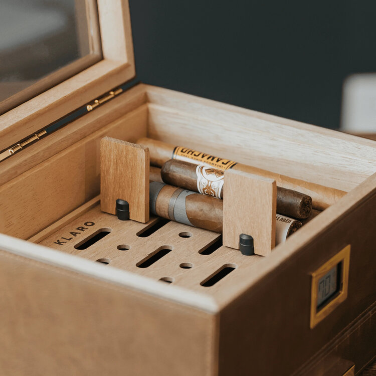 Klaro Humidor Belmont Sattelbraun mit Glasdeckel für 30–60 Zigarren