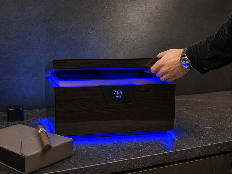 Klaro Humidor Onyx Klavierlack mit LED und App für bis zu 100 Zigarren