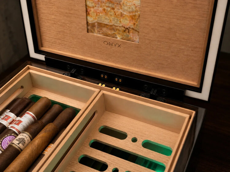Klaro Humidor Onyx Klavierlack mit LED und App für bis zu 100 Zigarren