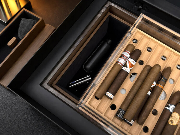 Klaro  Humidor Signature Walnuss mit Smart-Glas für 150–200 Zigarren Limited