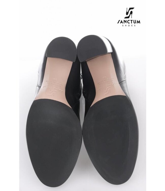 Italian ankle boots with block heels made of genuine calf leather