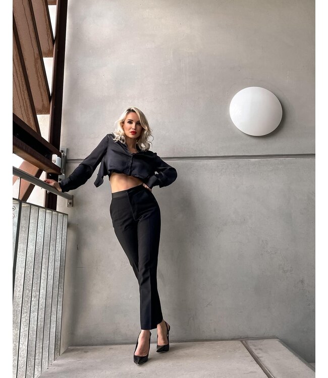 Gabriela in the Scarlet pumps