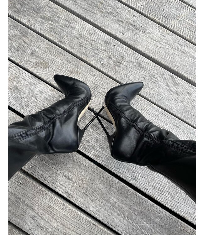 Gabriela in the Venus knee boots