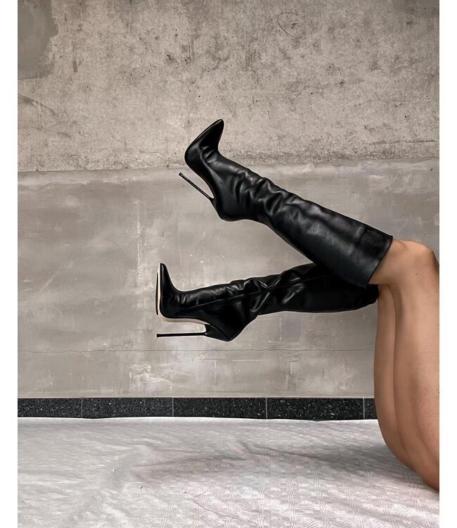 Gabriela in the Venus knee boots