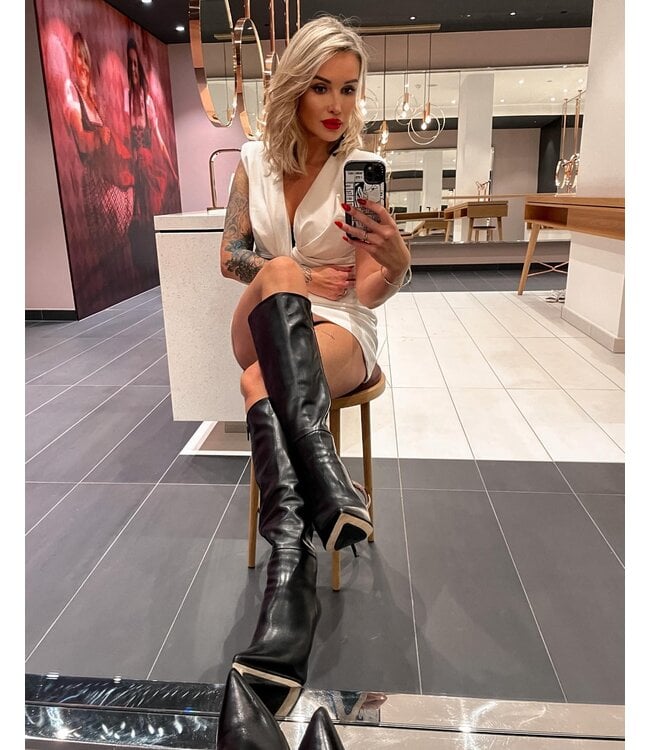 Gabriela in the Jasmin knee boots