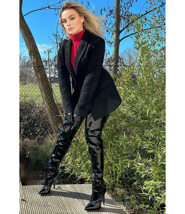 Jasmin im Gigi-Schwarz glänzend