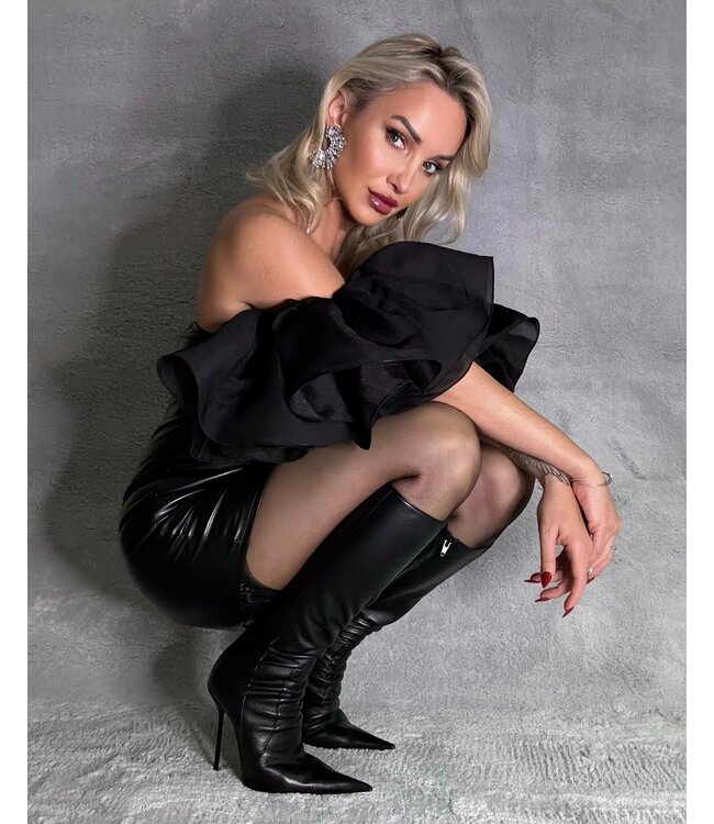 Gabriela in the extra pointy Elektra knee boots