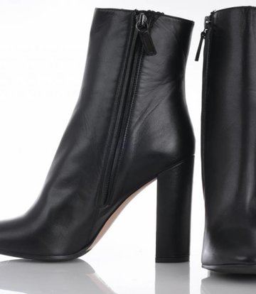 Sanctum  Italian ankle boots with block heels made of genuine calf leather