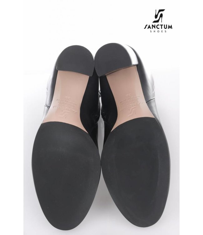 Italian ankle boots with block heels made of genuine calf leather